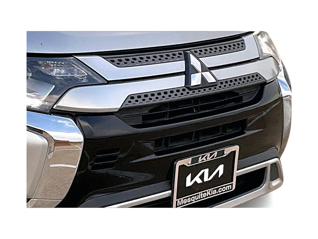 Thumbnail: 2020 Mitsubishi Outlander - 30