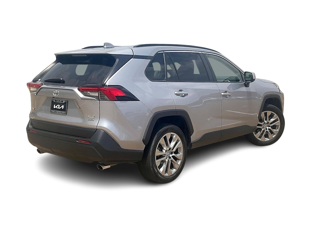 Thumbnail: 2020 Toyota RAV4 - 21