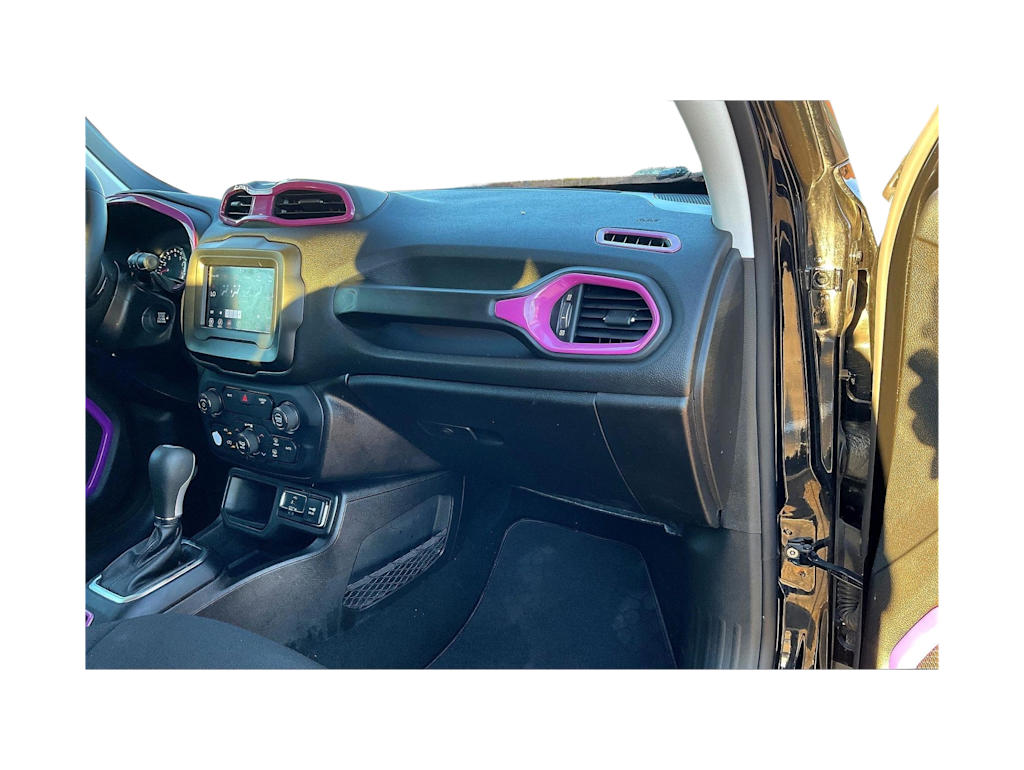 Thumbnail: 2018 Jeep Renegade - 24