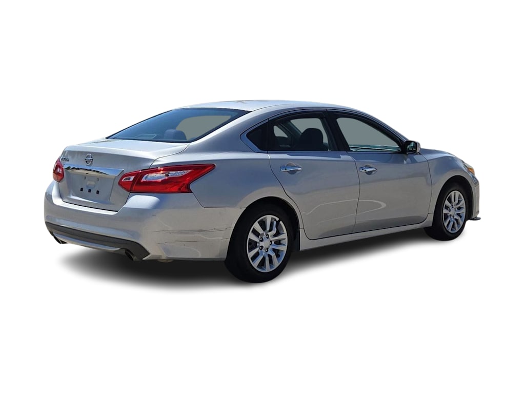 Thumbnail: 2017 Nissan Altima - 19
