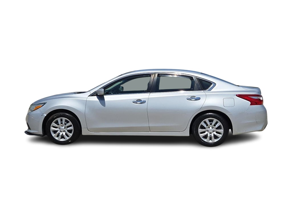 Thumbnail: 2017 Nissan Altima - 3
