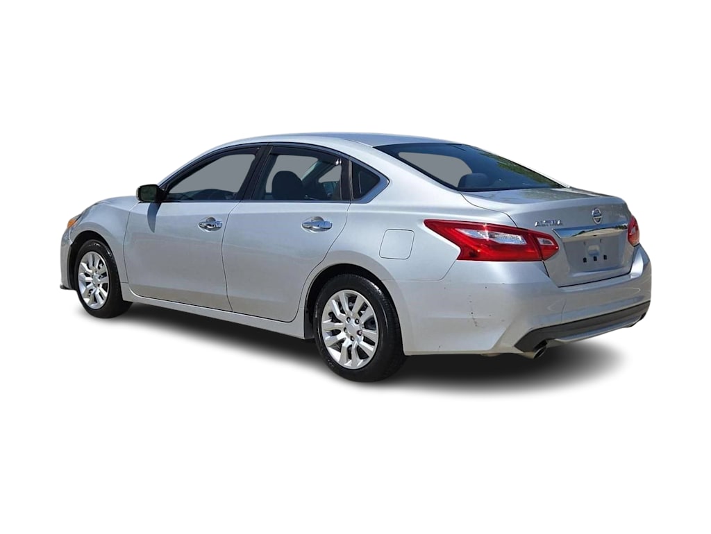 Thumbnail: 2017 Nissan Altima - 4