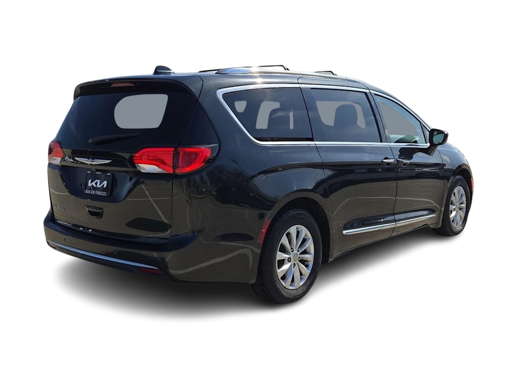 Thumbnail: 2018 Chrysler Pacifica - 19