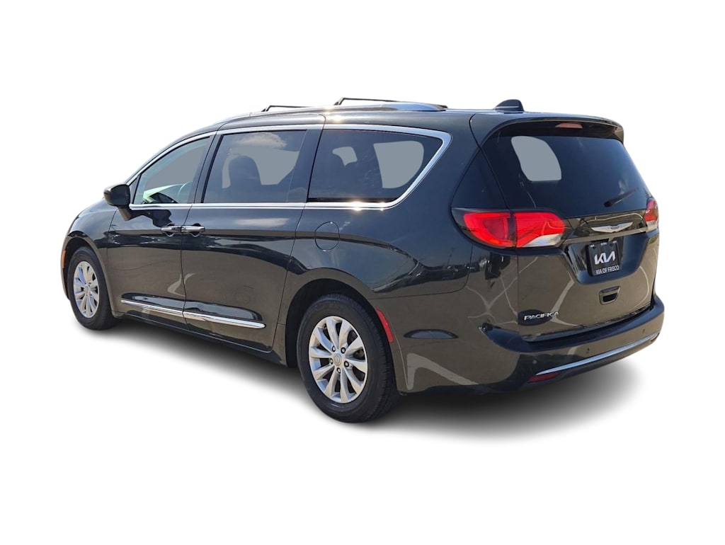 Thumbnail: 2018 Chrysler Pacifica - 4