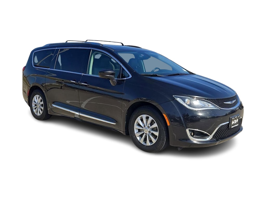 Thumbnail: 2018 Chrysler Pacifica - 21
