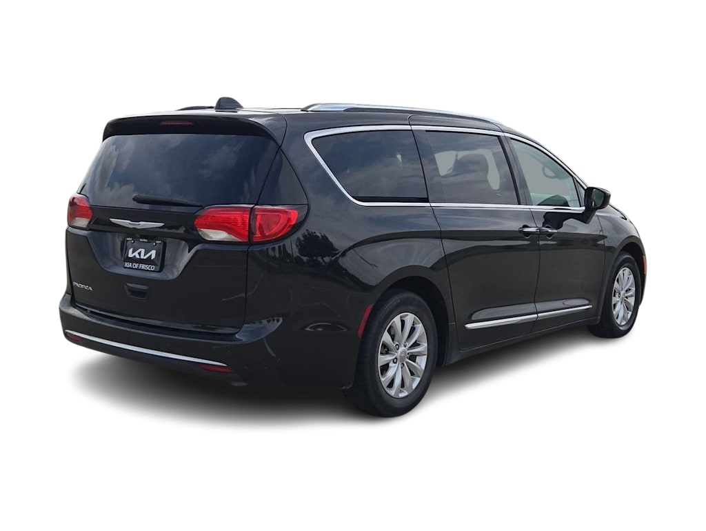 Thumbnail: 2018 Chrysler Pacifica - 18
