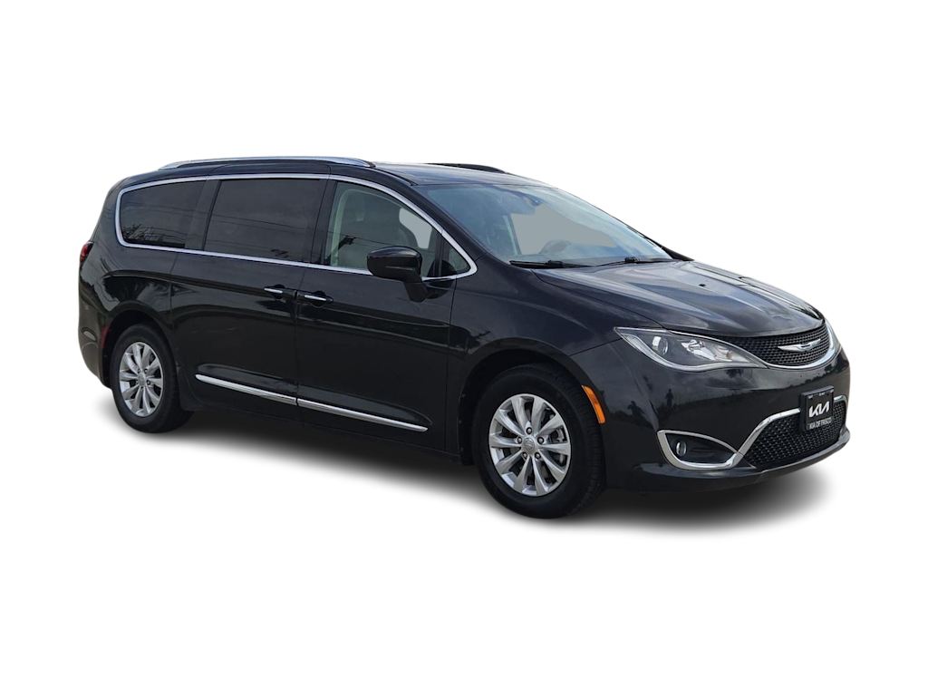 Thumbnail: 2018 Chrysler Pacifica - 20