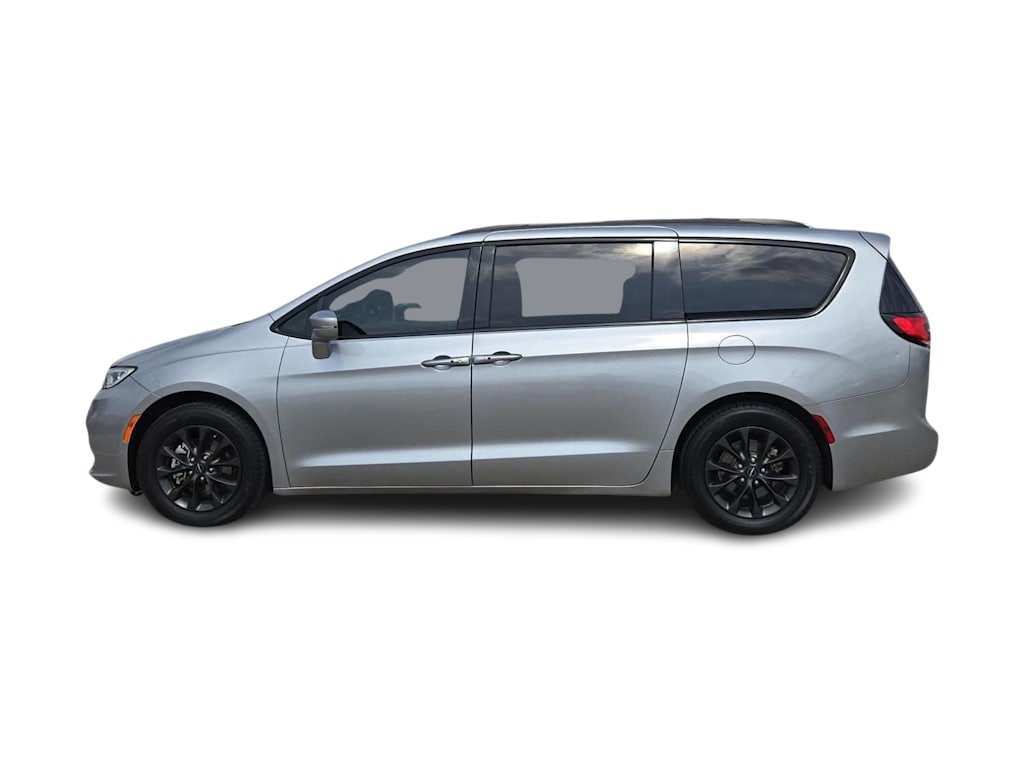 Thumbnail: 2021 Chrysler Pacifica - 3