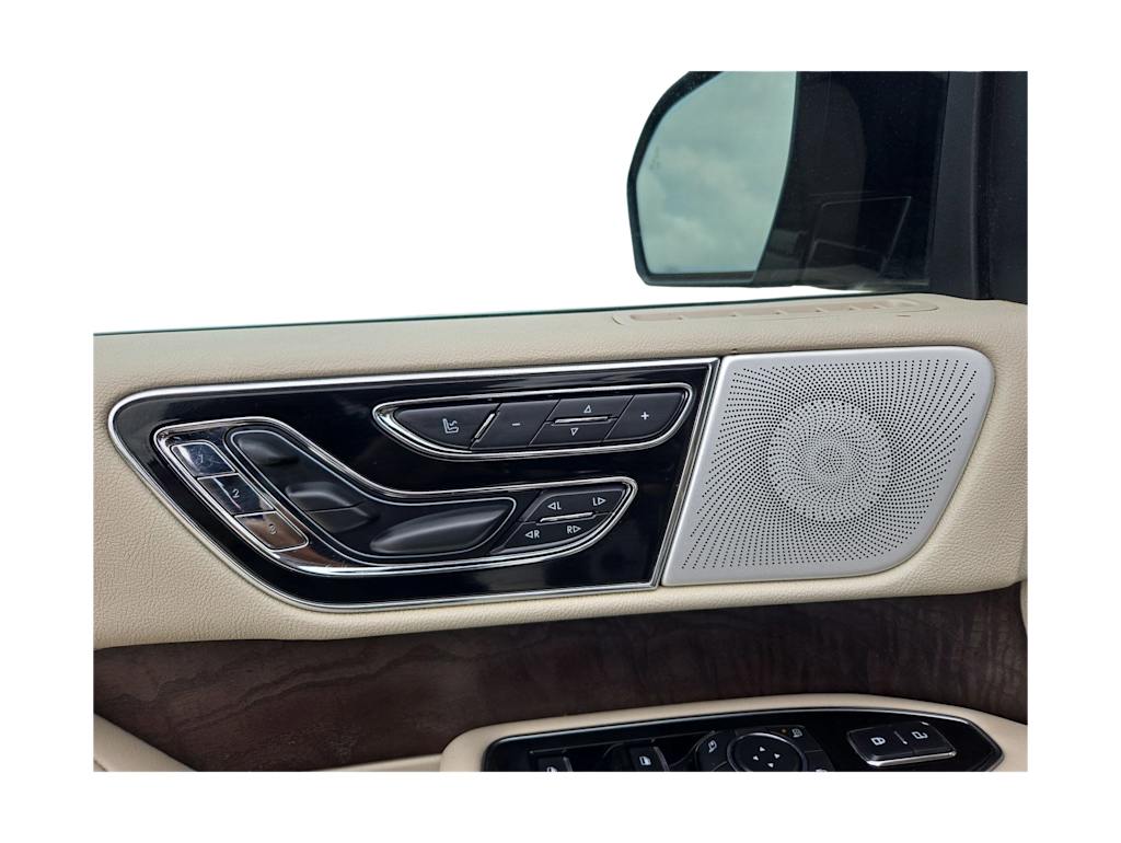 Thumbnail: 2019 Lincoln Navigator - 23
