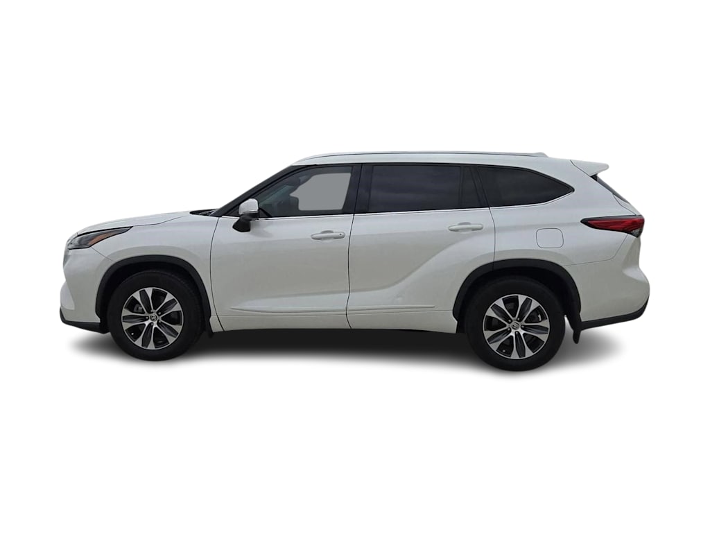 Thumbnail: 2021 Toyota Highlander - 3