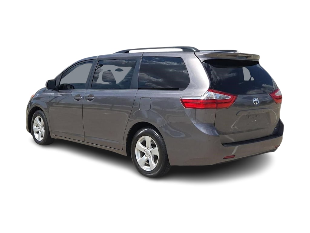 Thumbnail: 2017 Toyota Sienna - 4