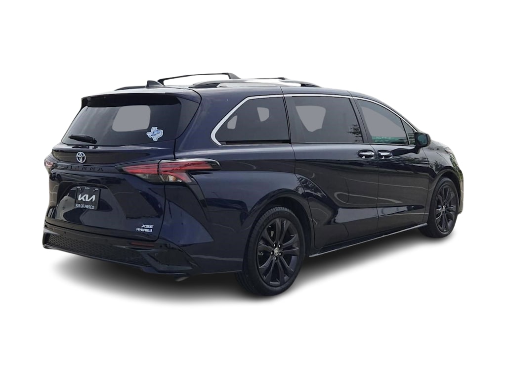 Thumbnail: 2022 Toyota Sienna - 18