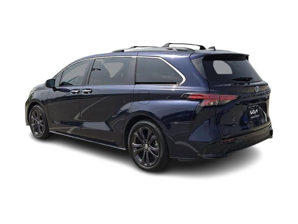 Thumbnail: 2022 Toyota Sienna - 4