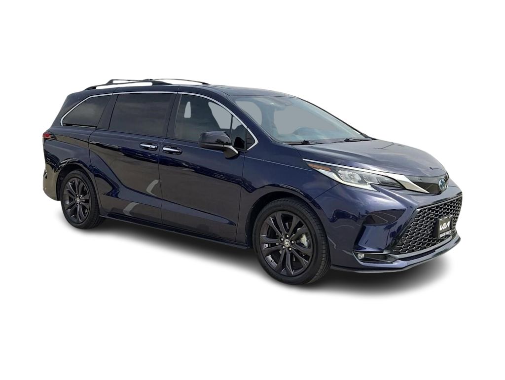 Thumbnail: 2022 Toyota Sienna - 20
