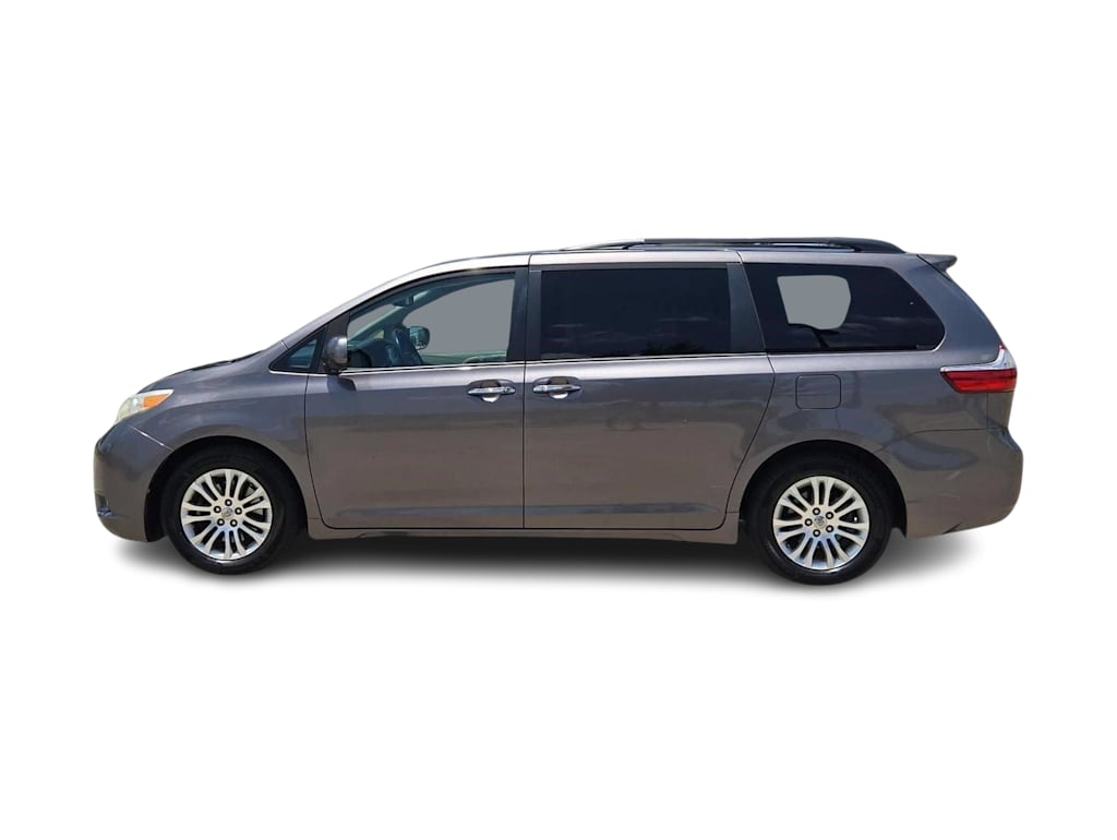Thumbnail: 2015 Toyota Sienna - 3