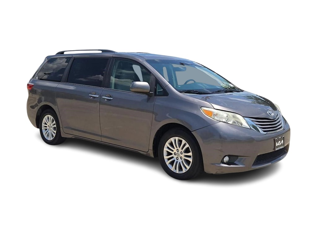 Thumbnail: 2015 Toyota Sienna - 22
