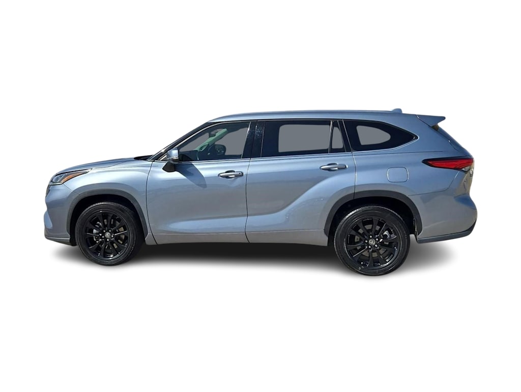 Thumbnail: 2021 Toyota Highlander - 3