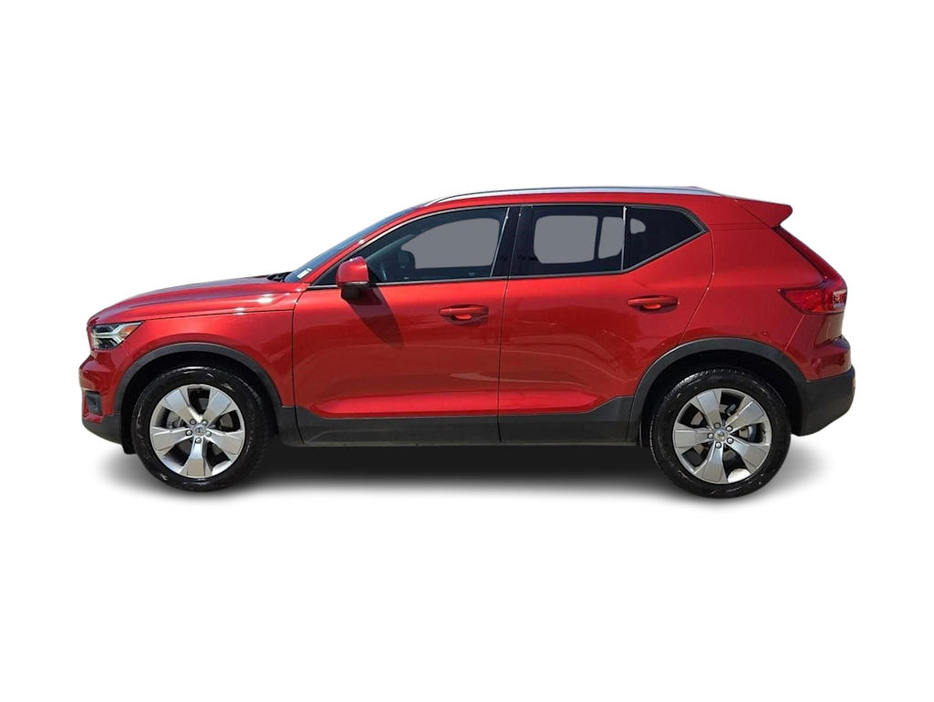 Thumbnail: 2022 Volvo XC40 - 3
