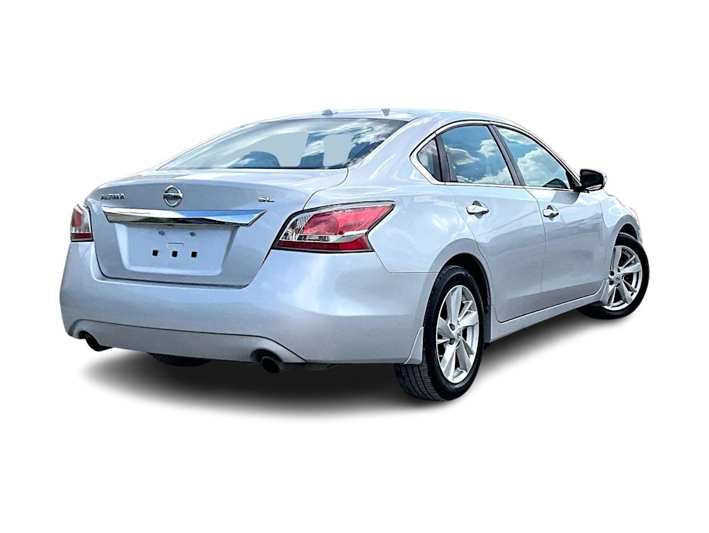 Thumbnail: 2015 Nissan Altima - 18