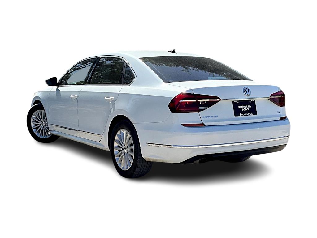 Thumbnail: 2017 Volkswagen Passat - 3