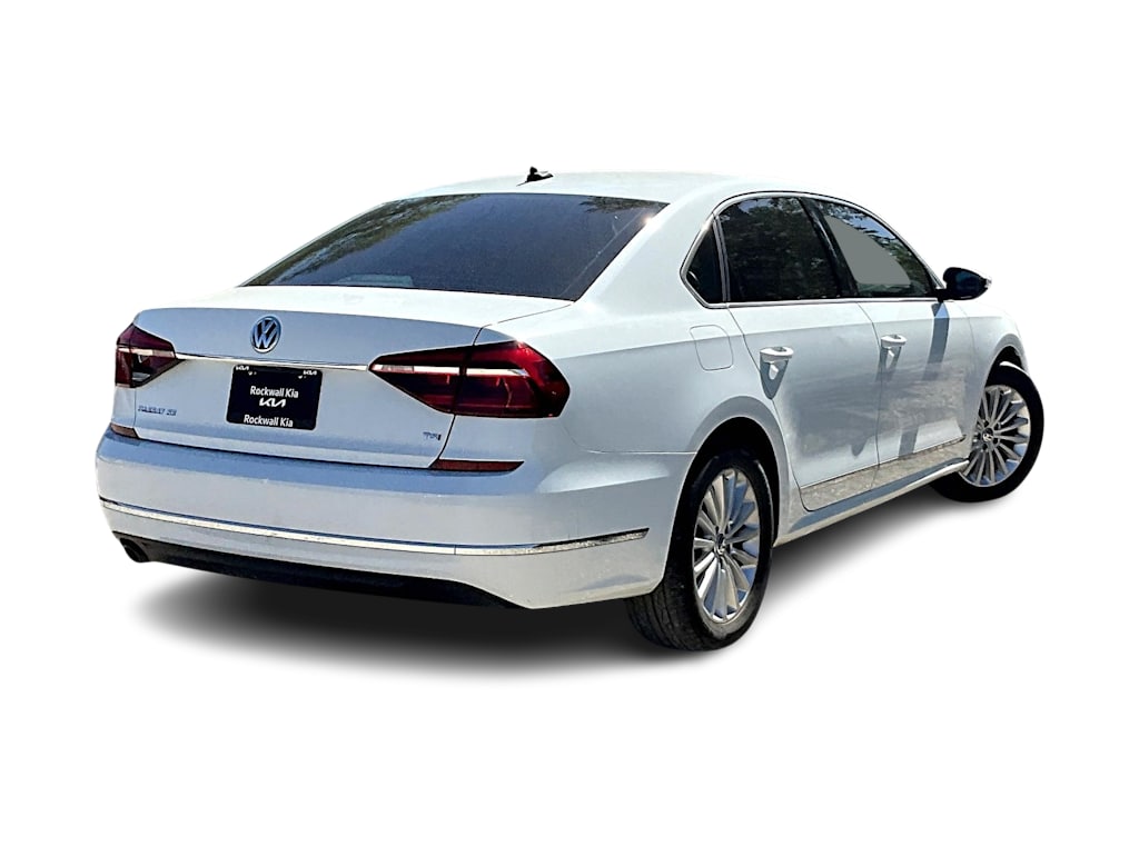 Thumbnail: 2017 Volkswagen Passat - 18