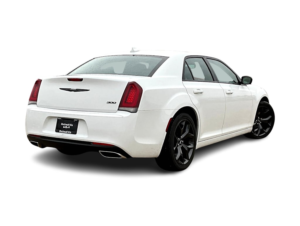 Thumbnail: 2022 Chrysler 300 - 18