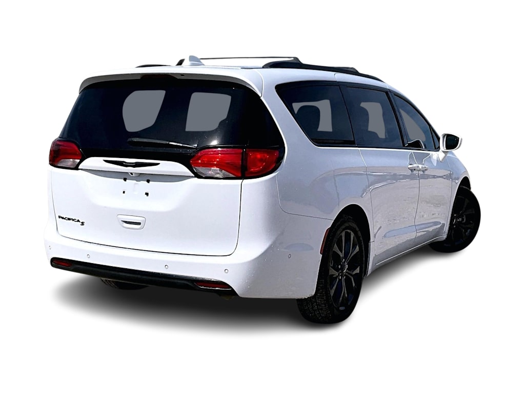 Thumbnail: 2019 Chrysler Pacifica - 17