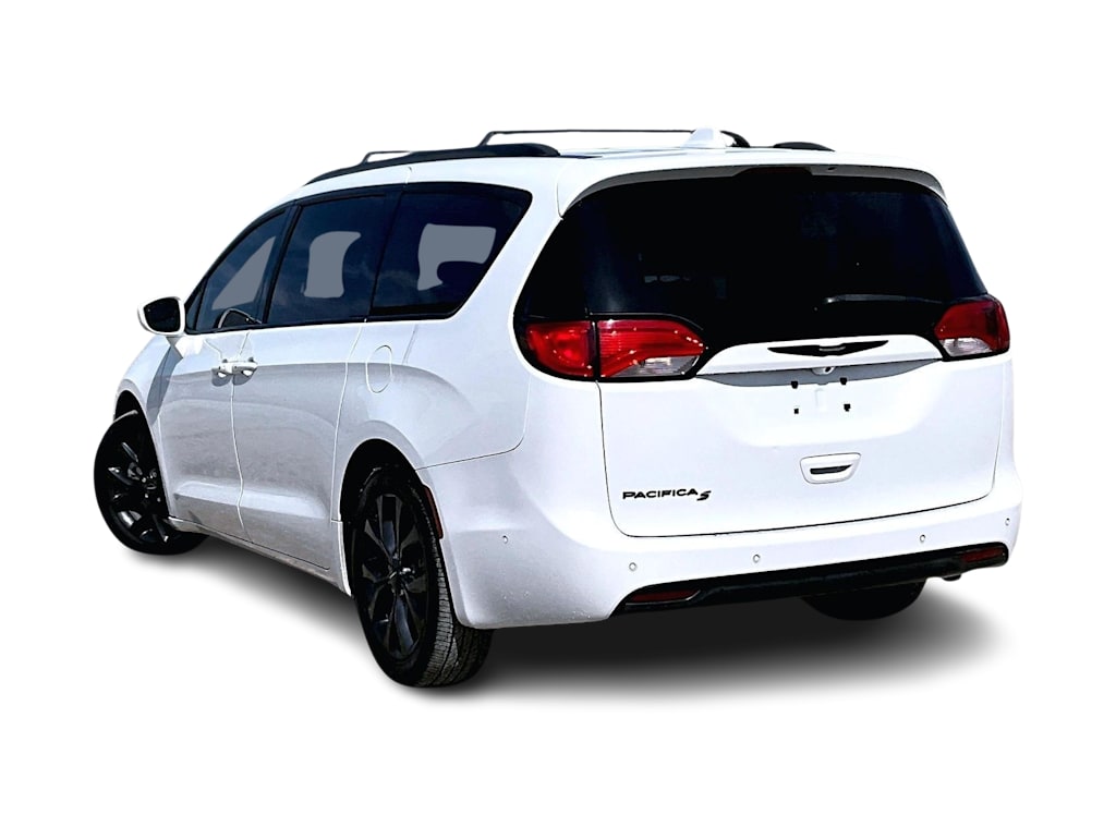 Thumbnail: 2019 Chrysler Pacifica - 3