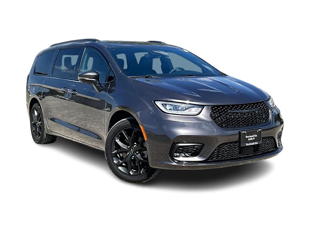 Thumbnail: 2023 Chrysler Pacifica - 17