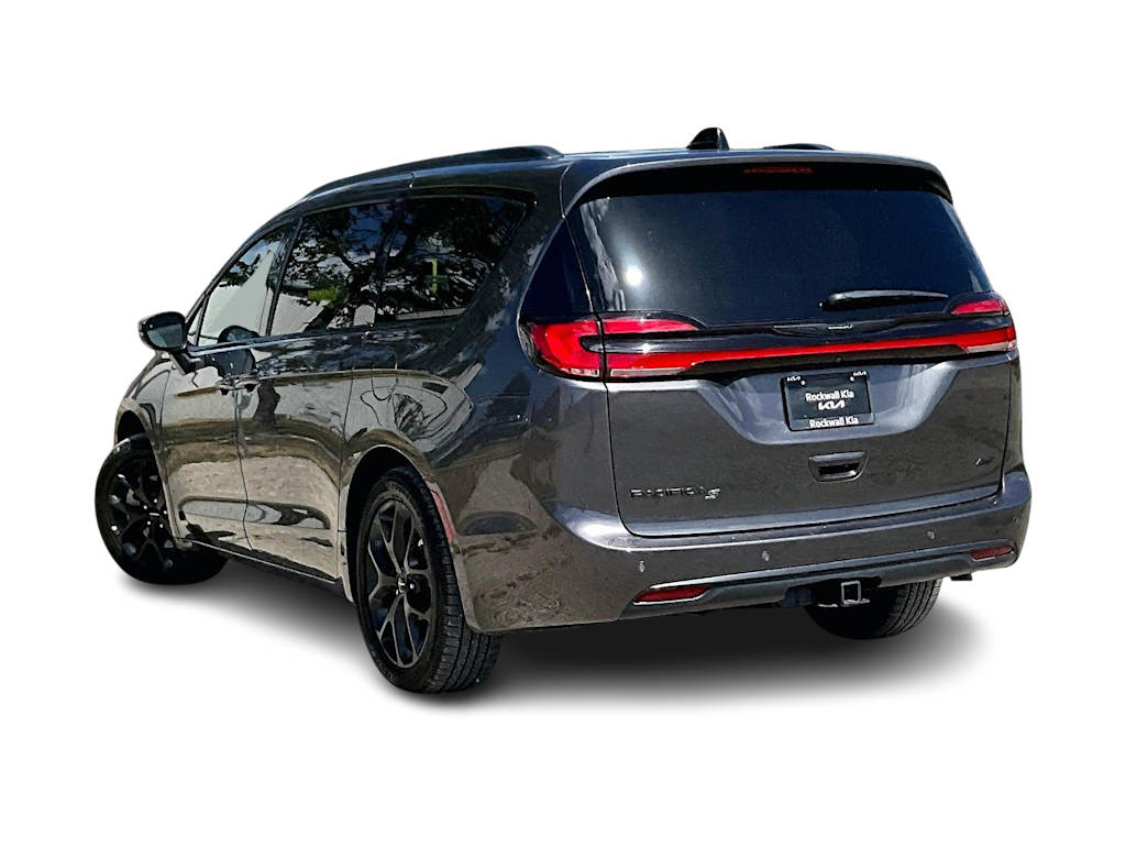 Thumbnail: 2023 Chrysler Pacifica - 3