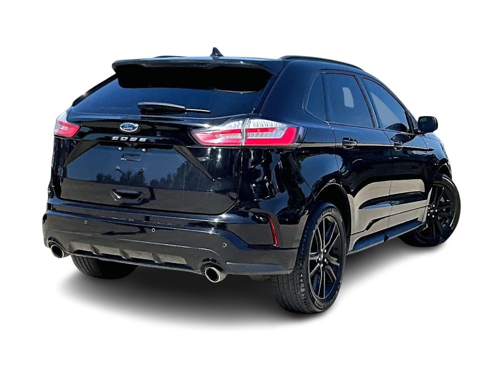 Thumbnail: 2021 Ford Edge - 17