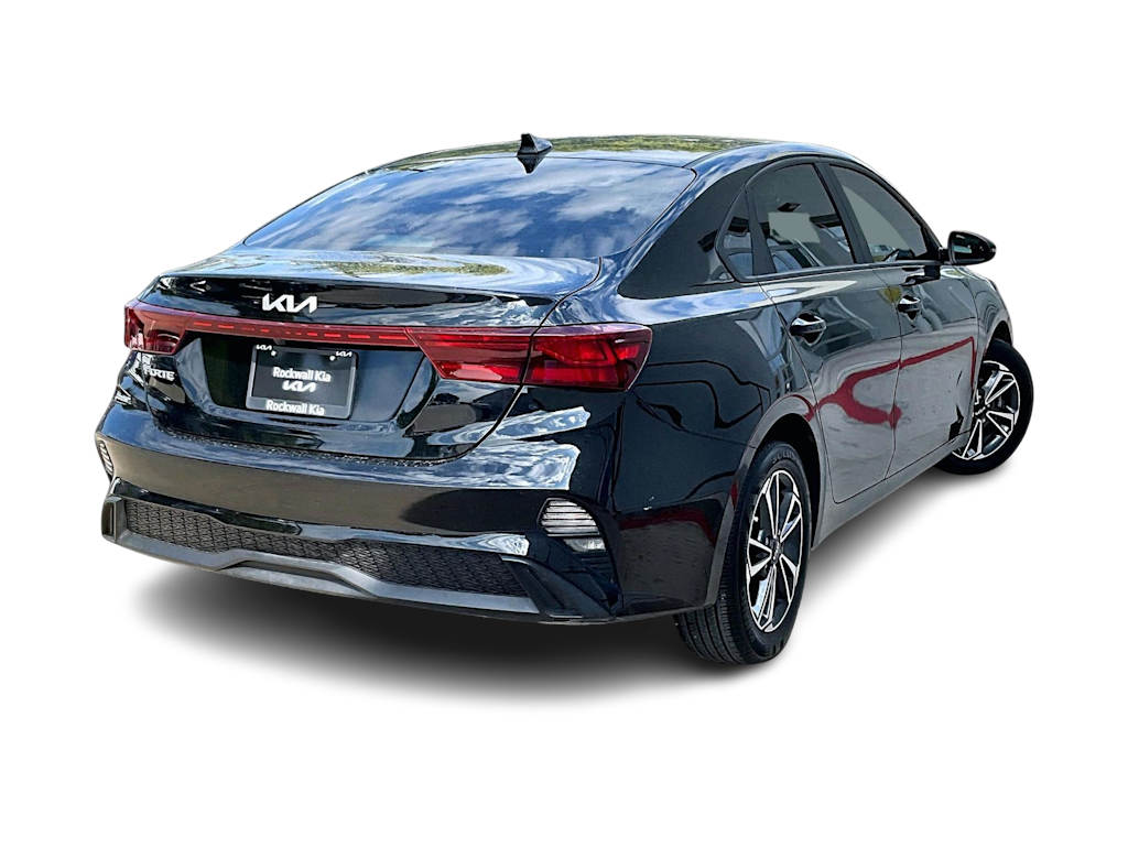 Thumbnail: 2024 Kia Forte - 17