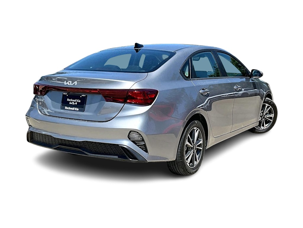 Thumbnail: 2024 Kia Forte - 17