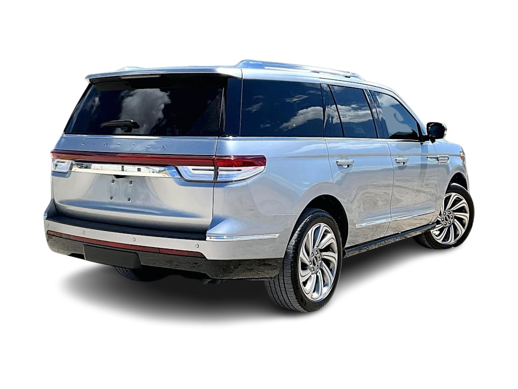Thumbnail: 2023 Lincoln Navigator - 17