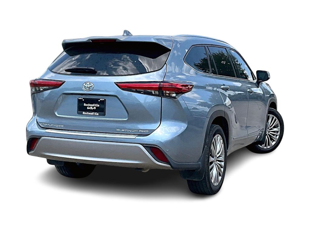 Thumbnail: 2022 Toyota Highlander - 17