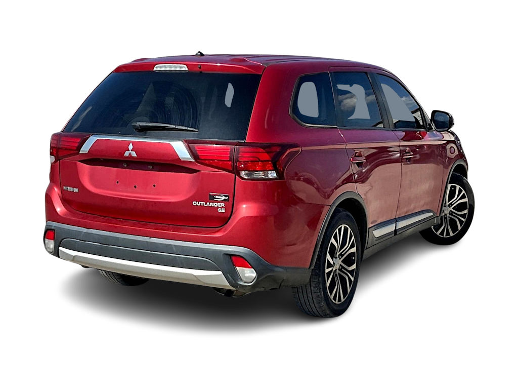 Thumbnail: 2016 Mitsubishi Outlander - 17