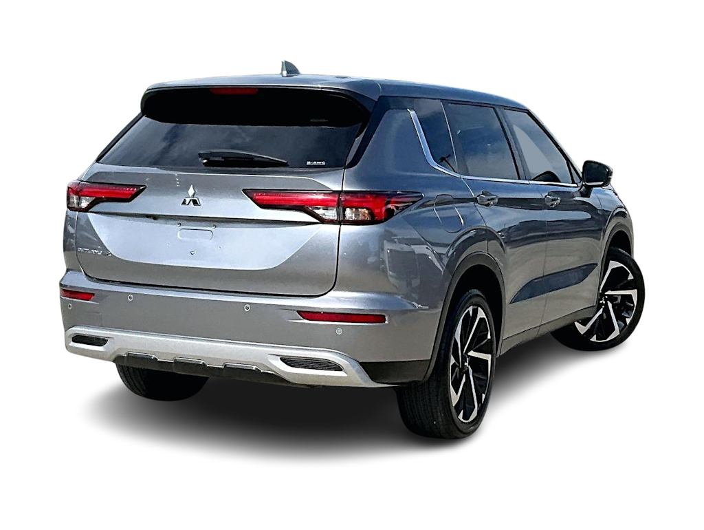Thumbnail: 2023 Mitsubishi Outlander - 17