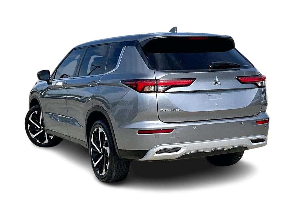 Thumbnail: 2023 Mitsubishi Outlander - 3