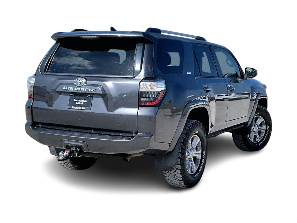 Thumbnail: 2021 Toyota 4Runner - 17