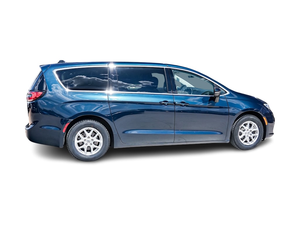 Thumbnail: 2023 Chrysler Pacifica - 15