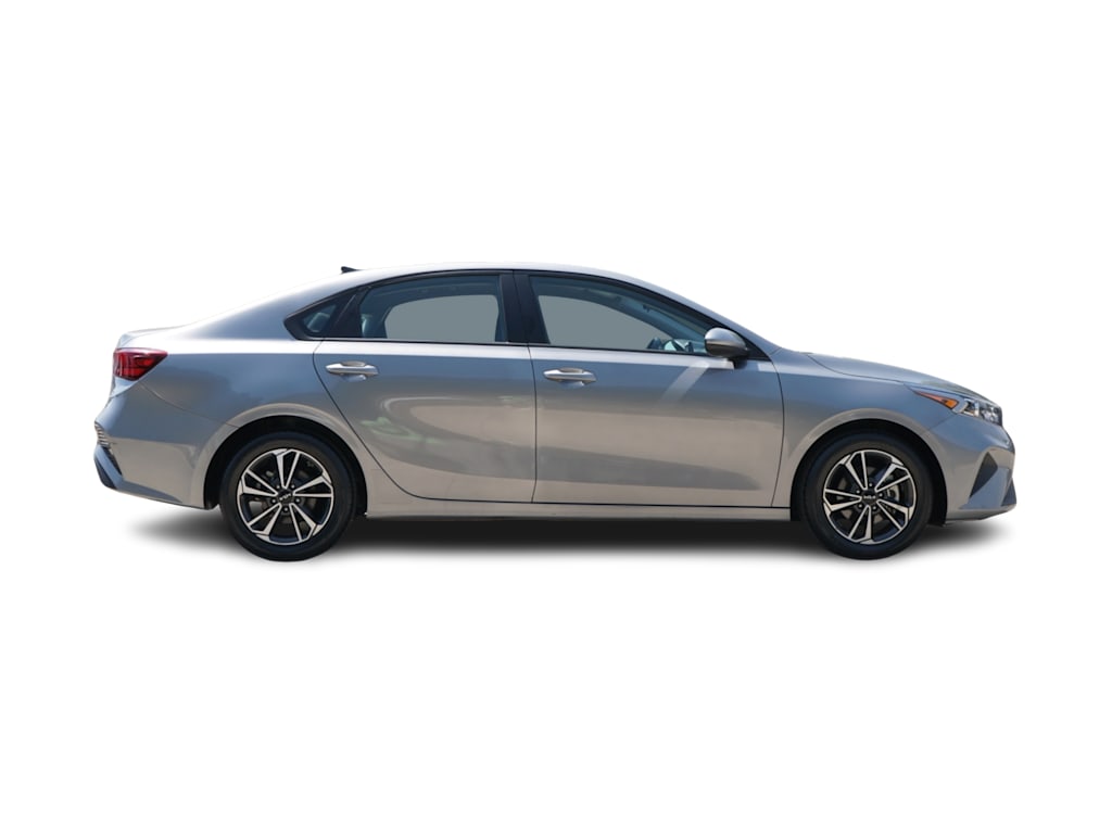 Thumbnail: 2024 Kia Forte - 16