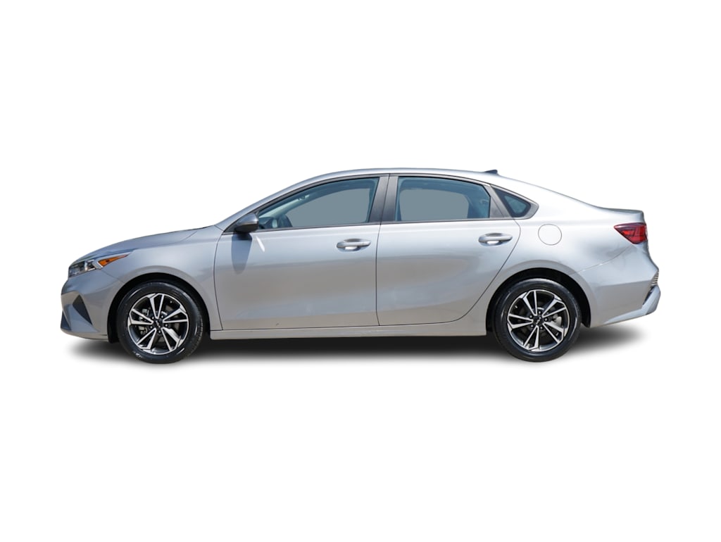 Thumbnail: 2024 Kia Forte - 3