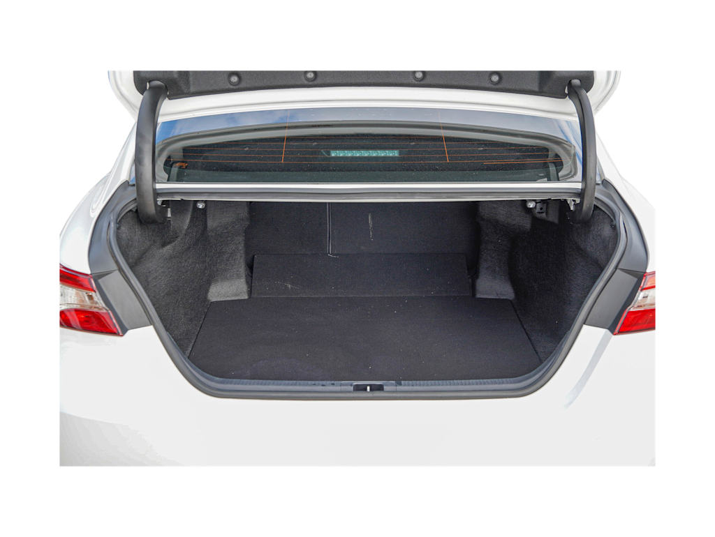 Thumbnail: 2019 Toyota Camry - 15