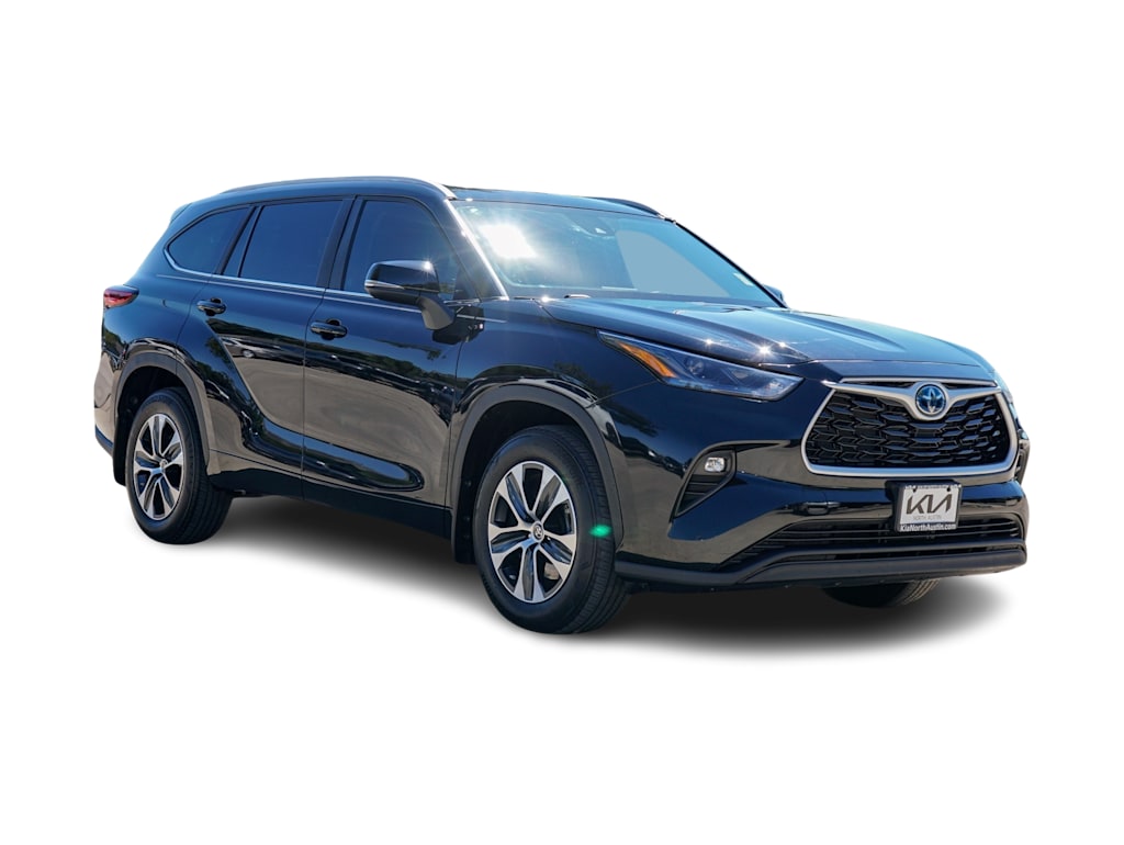 Thumbnail: 2023 Toyota Highlander - 16