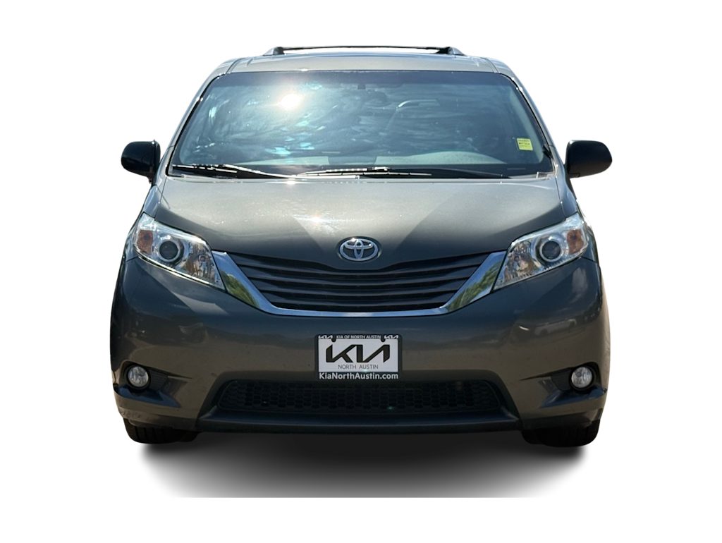 Thumbnail: 2012 Toyota Sienna - 6