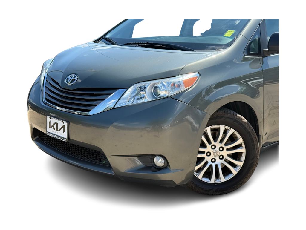 Thumbnail: 2012 Toyota Sienna - 18