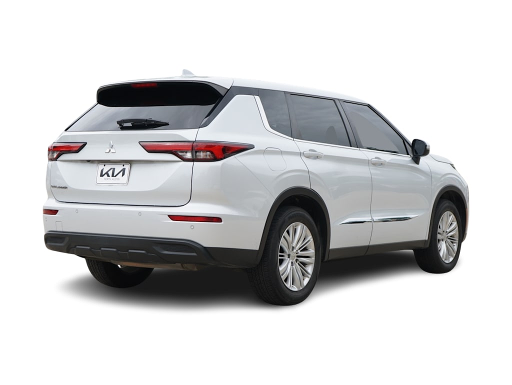 Thumbnail: 2022 Mitsubishi Outlander - 14