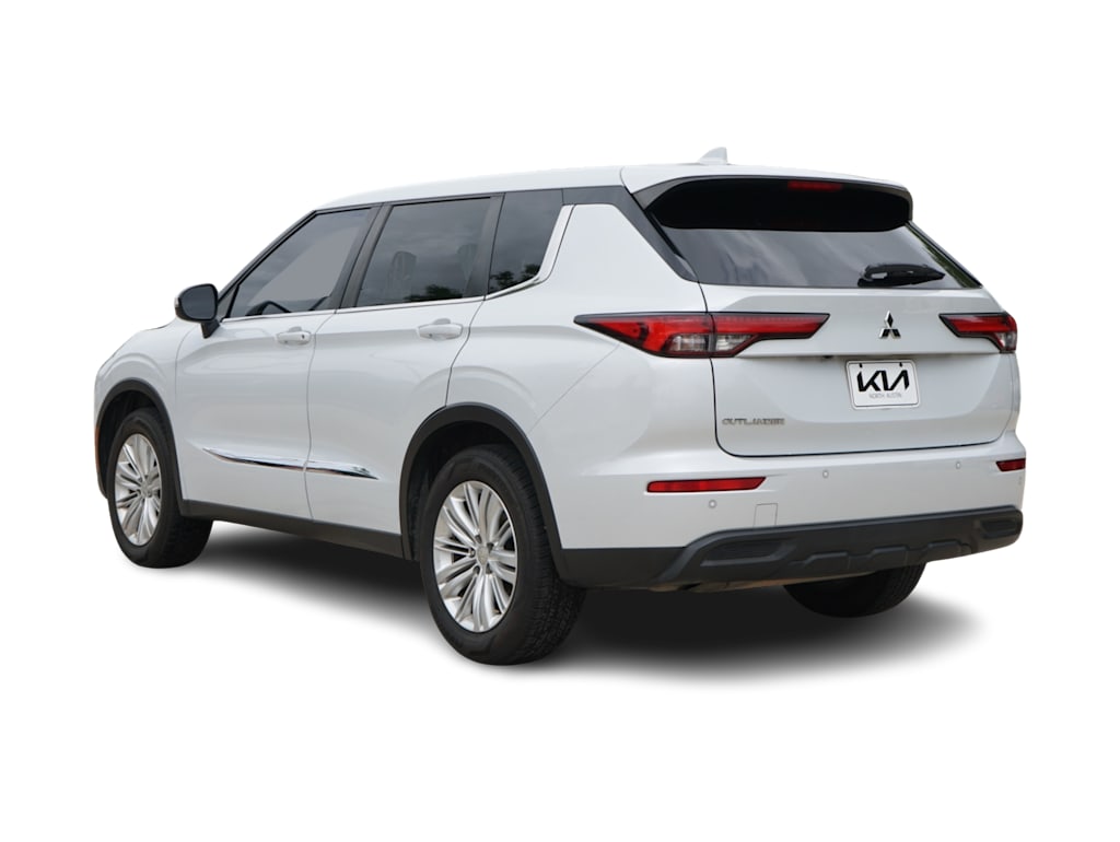 Thumbnail: 2022 Mitsubishi Outlander - 4