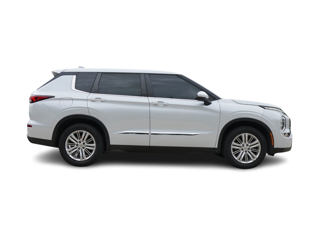 Thumbnail: 2022 Mitsubishi Outlander - 15