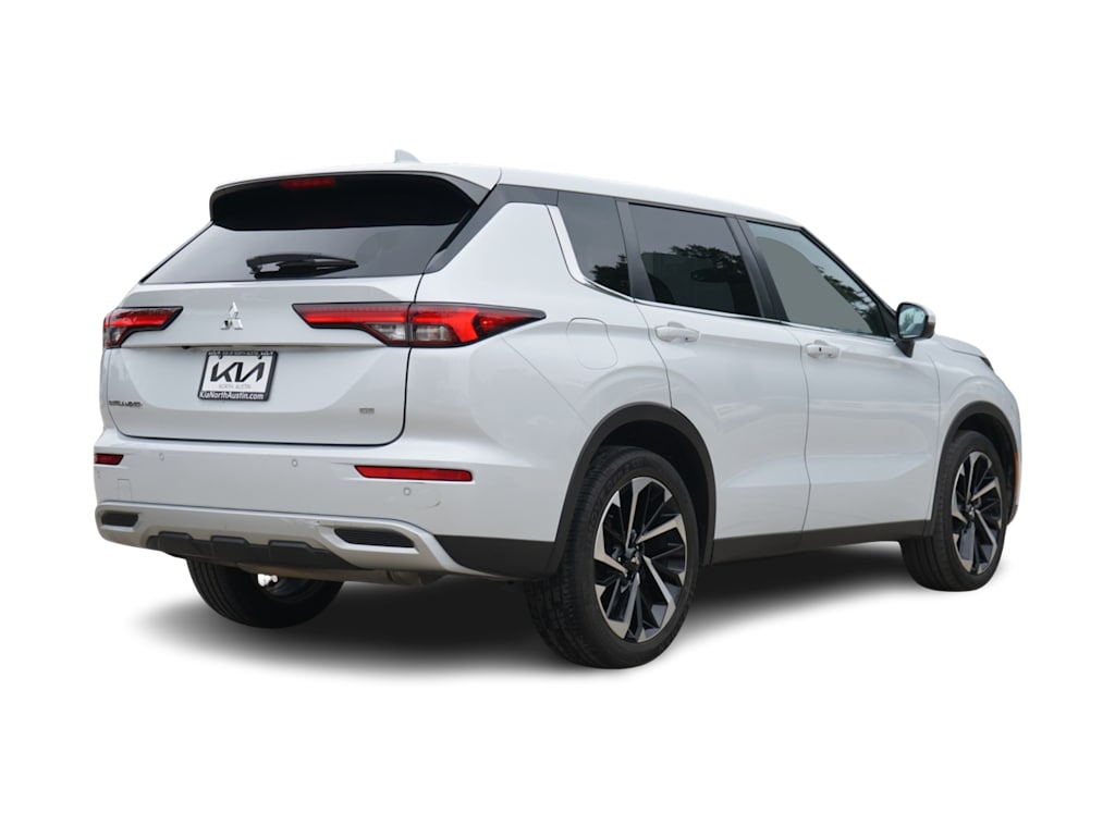 Thumbnail: 2023 Mitsubishi Outlander - 14